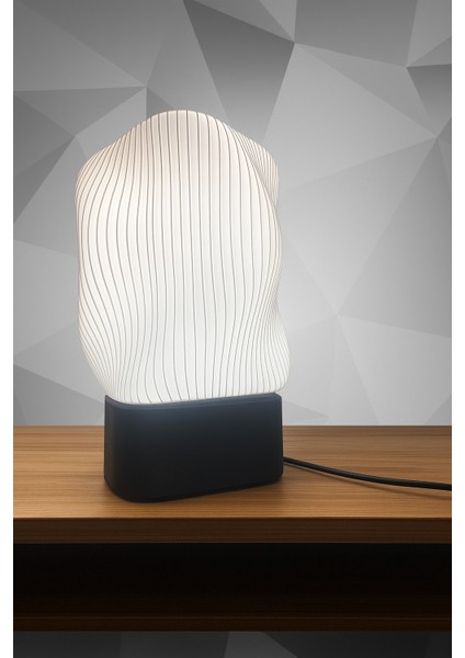Modern Tasarımlı LED Masa Lambası – Dalga Formlu Minimalist Işık Modern Dalga Formlu LED Masa Lambası - Minimalist ve Dekoratif Işık modelleri