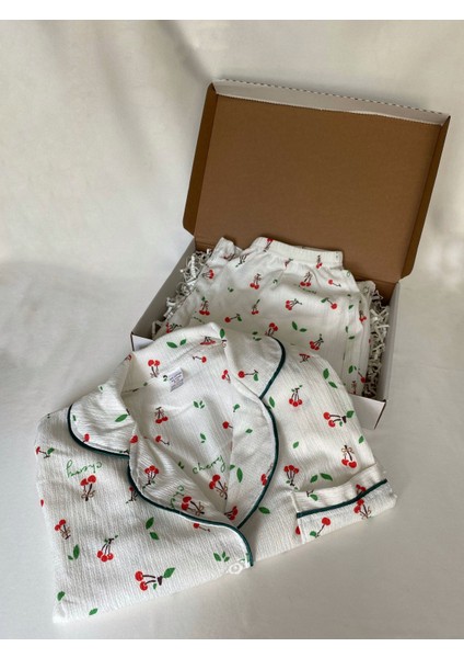 Kiraz Desenli Kadın Pijama Takımı