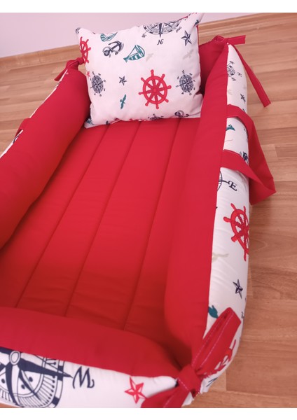 Pusulalı Kırmızı Kare Bebek Yatağı Ve Yastığı