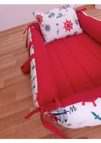 Pusulalı Kırmızı Kare Bebek Yatağı Ve Yastığı modelleri