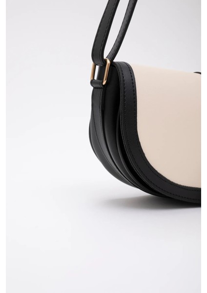 Kilit Detaylı Suni Deri Tek Bölmeli Çıtçıtlı Şık ve Ergonomik Kol ve Omuz Çantası Zarif indirimleri