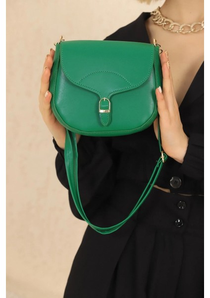 Ayarlanabilir Askılı Sade ve Şık ve Ergonomik Çıtçıt Kapatmalı Çapraz Omuz Çantası