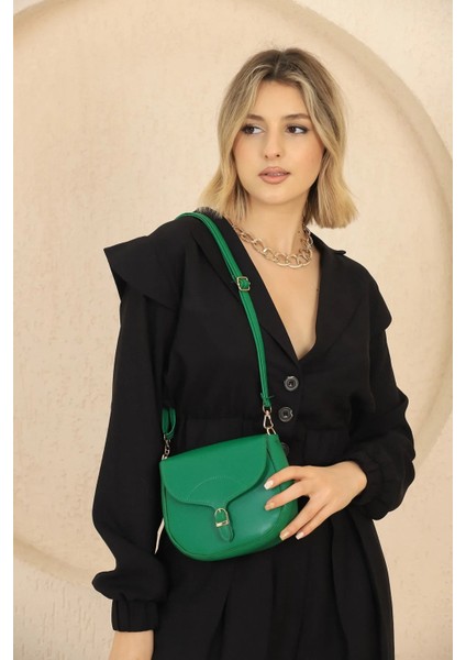 Ayarlanabilir Askılı Sade ve Şık ve Ergonomik Çıtçıt Kapatmalı Çapraz Omuz Çantası fiyatları