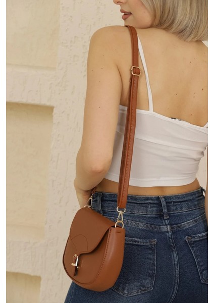 Ayarlanabilir Askılı Sade ve Şık ve Ergonomik Çıtçıt Kapatmalı Çapraz Omuz Çantası modelleri