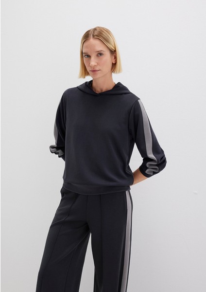Şerit Detaylı Kapüşonlu Siyah Sweatshirt 1S10443-900