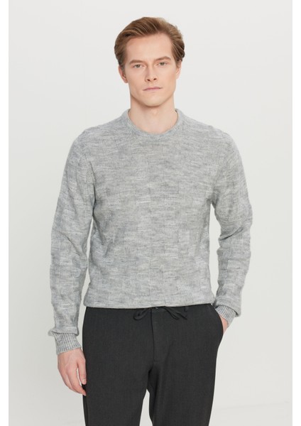 Standart Fit Normal Kesim Bisiklet Yaka Jakarlı Triko Kazak