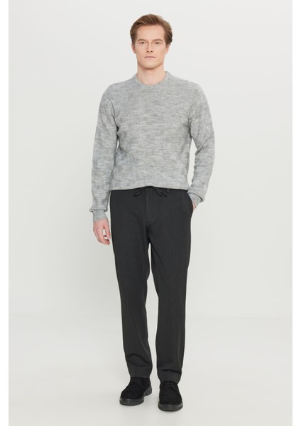 Standart Fit Normal Kesim Bisiklet Yaka Jakarlı Triko Kazak fiyatları