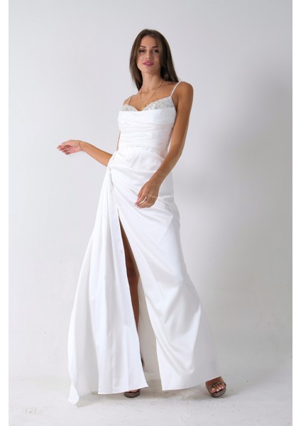 Beyaz Göğüs Taşlı Işıltı Detaylı Yırtmaçlı Saten Abiye Elbise 0801027.15