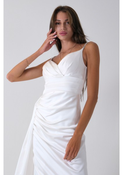 Beyaz Gümüş Askı Detaylı Yırtmaçlı Straplez Abiye 0801023.15