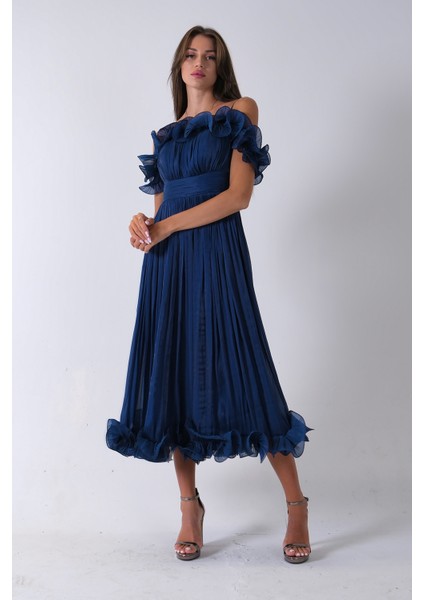 Lacivert Göğüs ve Etek Ucu Çiçek Detaylı Abiye Elbise 9705622.02