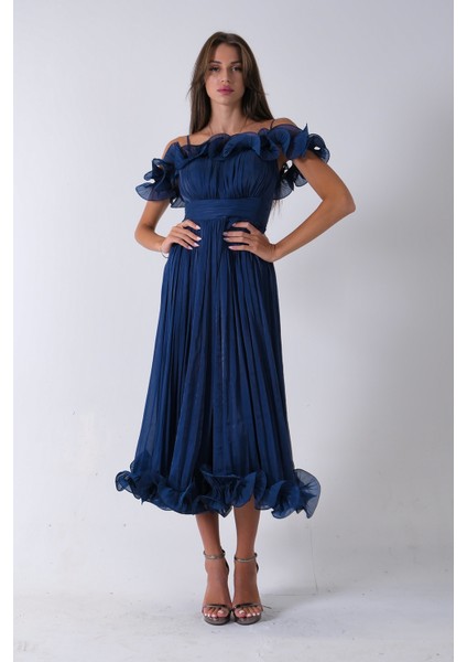 Lacivert Göğüs ve Etek Ucu Çiçek Detaylı Abiye Elbise 9705622.02 modelleri