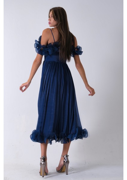 Lacivert Göğüs ve Etek Ucu Çiçek Detaylı Abiye Elbise 9705622.02 fırsatları