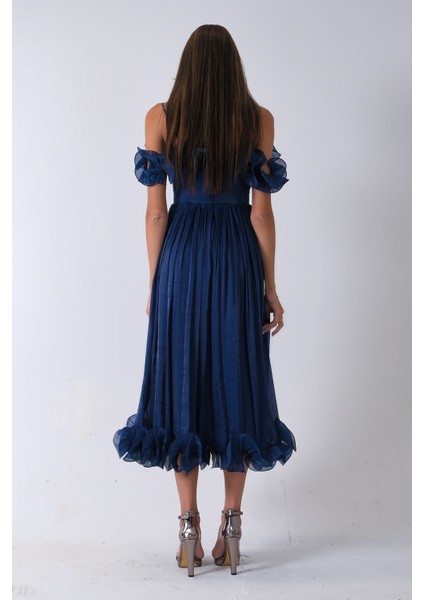 Lacivert Göğüs ve Etek Ucu Çiçek Detaylı Abiye Elbise 9705622.02