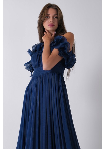 Lacivert Göğüs ve Etek Ucu Çiçek Detaylı Abiye Elbise 9705622.02