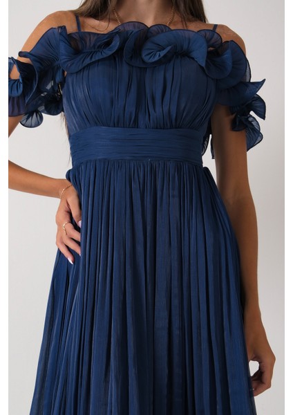 Lacivert Göğüs ve Etek Ucu Çiçek Detaylı Abiye Elbise 9705622.02