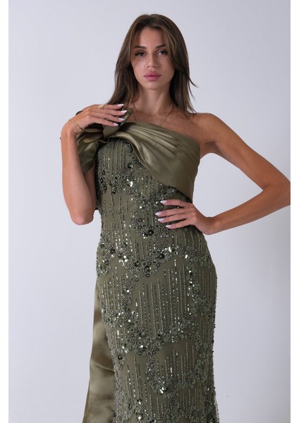 Haki Çiçek Detaylı Pul Boncuk Işlemeli Kuyruklu Abiye 9705650.23