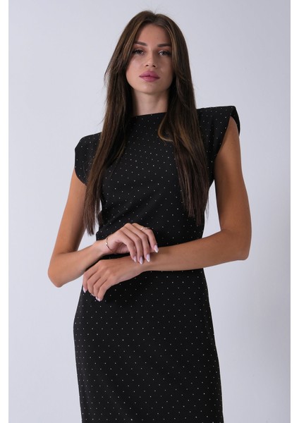 Siyah Büzgülü Üzeri Taş Detaylı Elbise 03050336.01