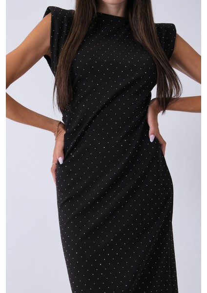 Siyah Büzgülü Üzeri Taş Detaylı Elbise 03050336.01