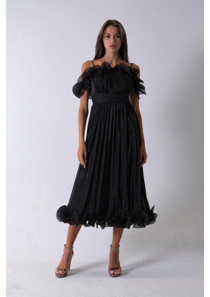 Siyah Göğüs ve Etek Ucu Çiçek Detaylı Abiye Elbise 9705622.01