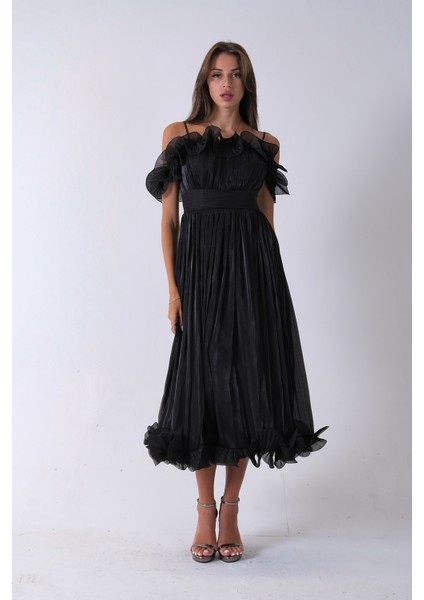 Siyah Göğüs ve Etek Ucu Çiçek Detaylı Abiye Elbise 9705622.01 modelleri