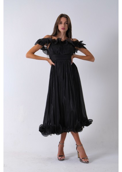 Siyah Göğüs ve Etek Ucu Çiçek Detaylı Abiye Elbise 9705622.01 indirimleri