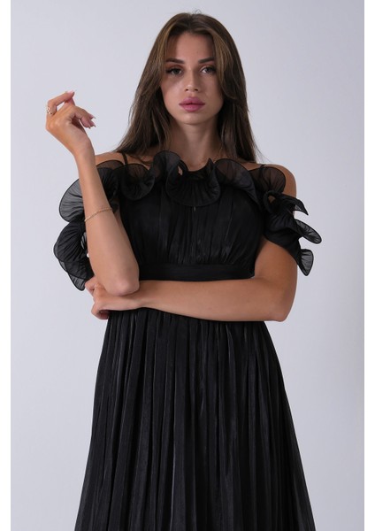 Siyah Göğüs ve Etek Ucu Çiçek Detaylı Abiye Elbise 9705622.01