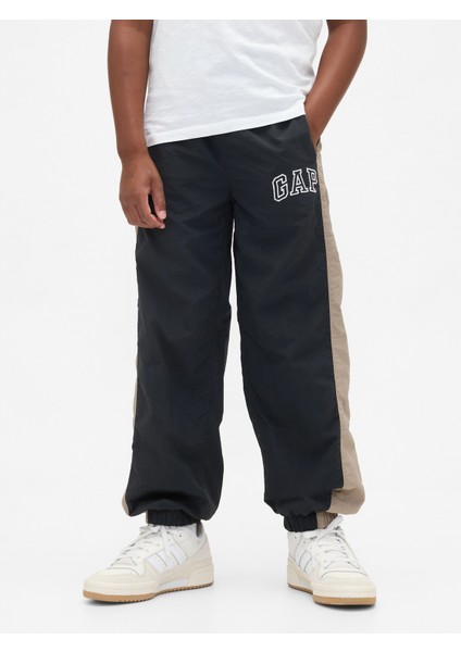 Erkek Çocuk Siyah Relaxed Gap Logo Jogger Eşofman Pantolon modelleri