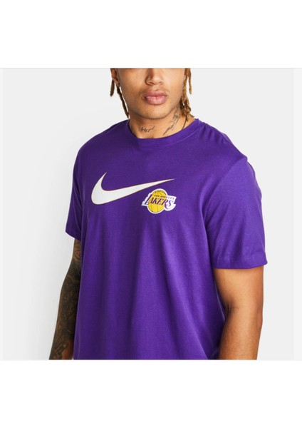Los Angeles Lakers Swoosh Essential Erkek Mor Nba T-Shirt fiyatları