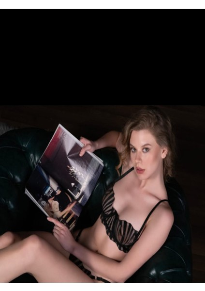 Kılıç Siyah Zeminli Brode