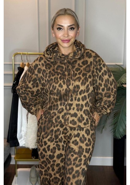 Leopar Desenli Kapüşonlu Kadın Alt Üst Takım