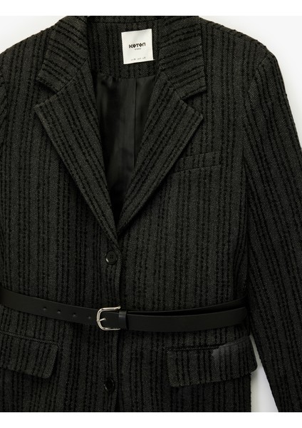 Geniş Yaka Kemerli Düğmeli Cep Detaylı Çizgili Blazer Ceket indirimleri
