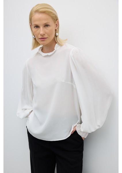 Balon Kol Fırfır Yakalı Bluz Ekru K2613013_049 modelleri