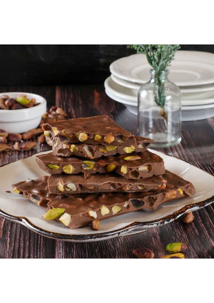 Bayramyeri Kırık Sütlü Antep Fıstıklı Çikolata 300G