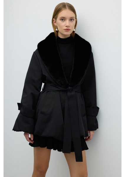 Çıkarılabilir Kürk Yakalı Beli Kuşaklı Elyaf Dolgulu Kap Siyah K2617511_001