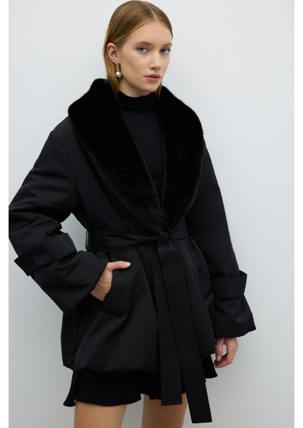 Çıkarılabilir Kürk Yakalı Beli Kuşaklı Elyaf Dolgulu Kap Siyah K2617511_001 fırsatları