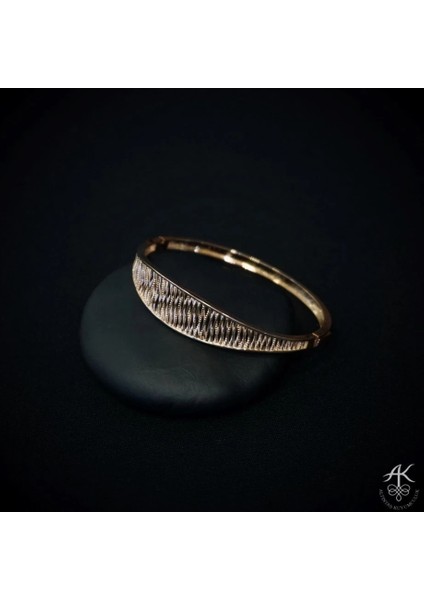 Taşsız Kafes Altın Kelepçe