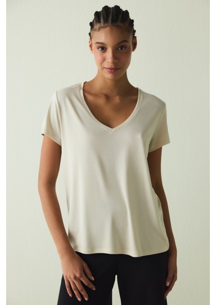 Bej V Yaka Kısa Kollu Modal Tişört