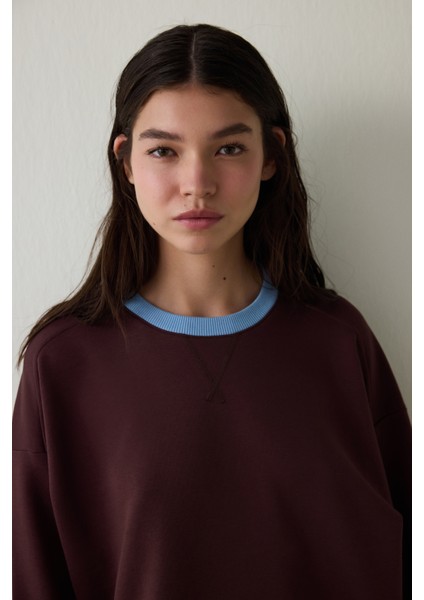 Kahverengi Çiçek Desenli Yakalı Oversize Sweatshirt - Inspired By Flora