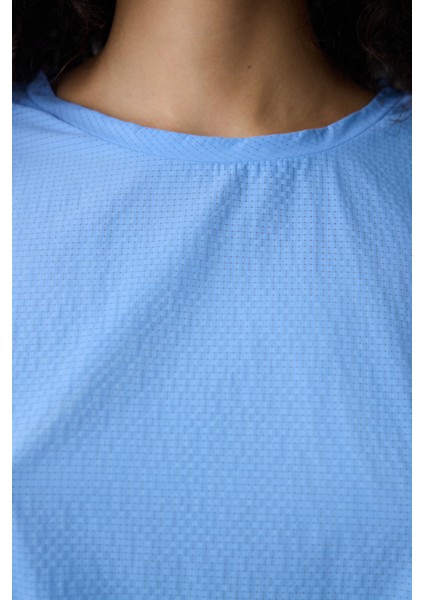 Mavi Sırt Detaylı Tişört