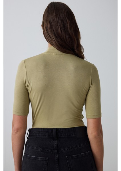 Haki Yarım Balıkçı Yaka 3/4 Kollu Slim Fit Üst