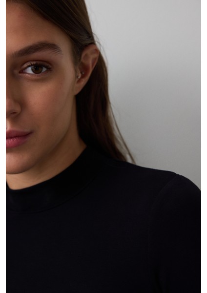 Siyah Yarım Balıkçı Yaka 3/4 Kollu Slim Fit Üst