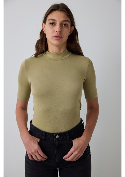 Haki Yarım Balıkçı Yaka 3/4 Kollu Slim Fit Üst