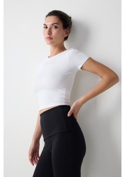 Beyaz Bisiklet Yaka Slim Fit Tişört