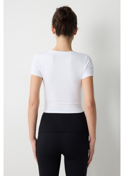 Beyaz Bisiklet Yaka Slim Fit Tişört