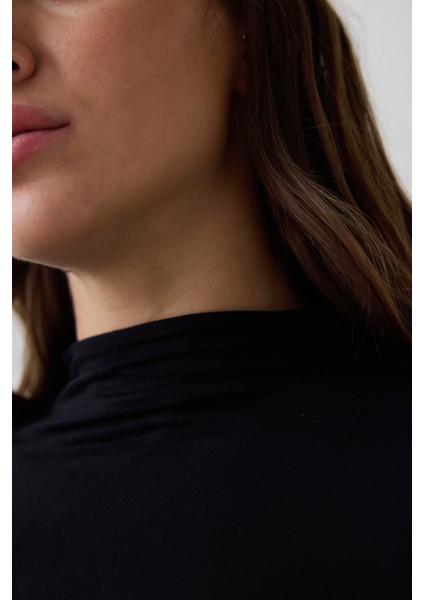 Siyah Yarım Balıkçı Yaka Slim Fit Uzun Kollu Triko