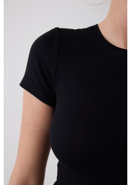 Siyah Bisiklet Yaka Slim Fit Tişört