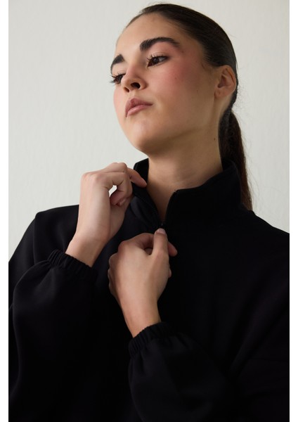 Siyah Silky Feel Dik Yaka Crop Sweatshirt