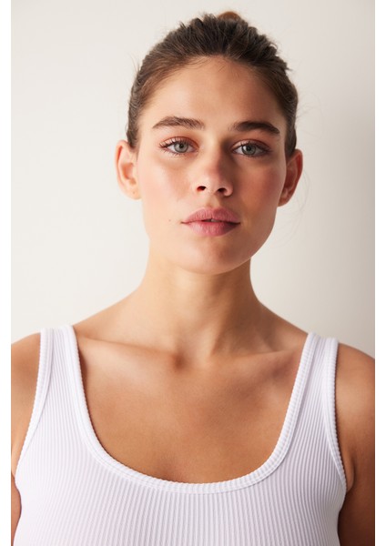 Beyaz Dikişsiz Kare Yaka Seamless Üst