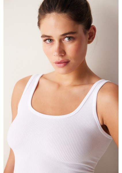 Beyaz Dikişsiz Kare Yaka Seamless Üst