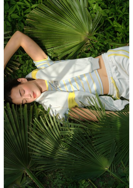 Açık Mavi Bozkır Lalesi Bisiklet Yaka Pamuklu Çizgili Crop Tişört - Inspired by Flora